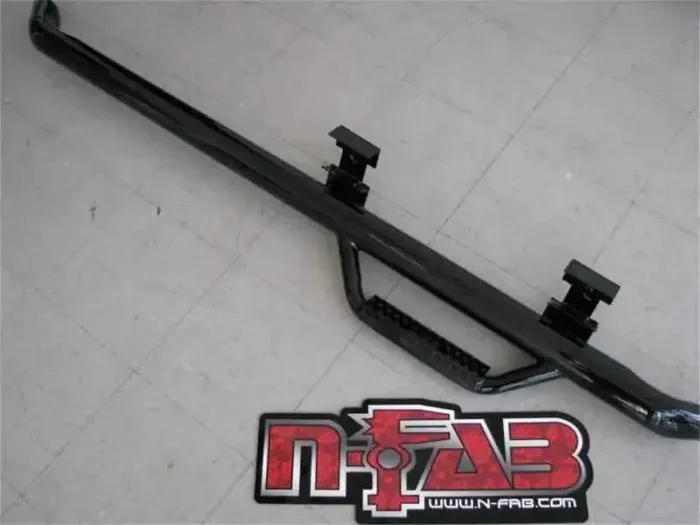 N-Fab Nerf Step 99-06 Chevy-GMC 1500/2500 Regular Cab – Gloss Black – Cab Length – 3in